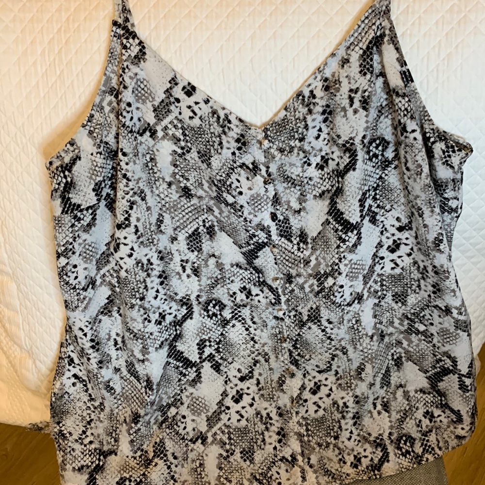 Sanctuary brand snakskin pattern tank non functional front buttons *worn once*